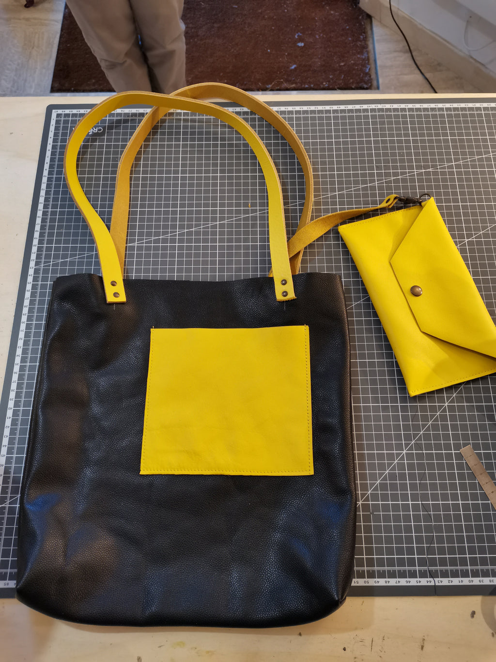 Confectionner votre cabas en cuir et sa pochette assortie