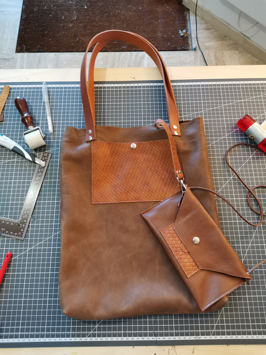 Confectionner votre cabas en cuir et sa pochette assortie