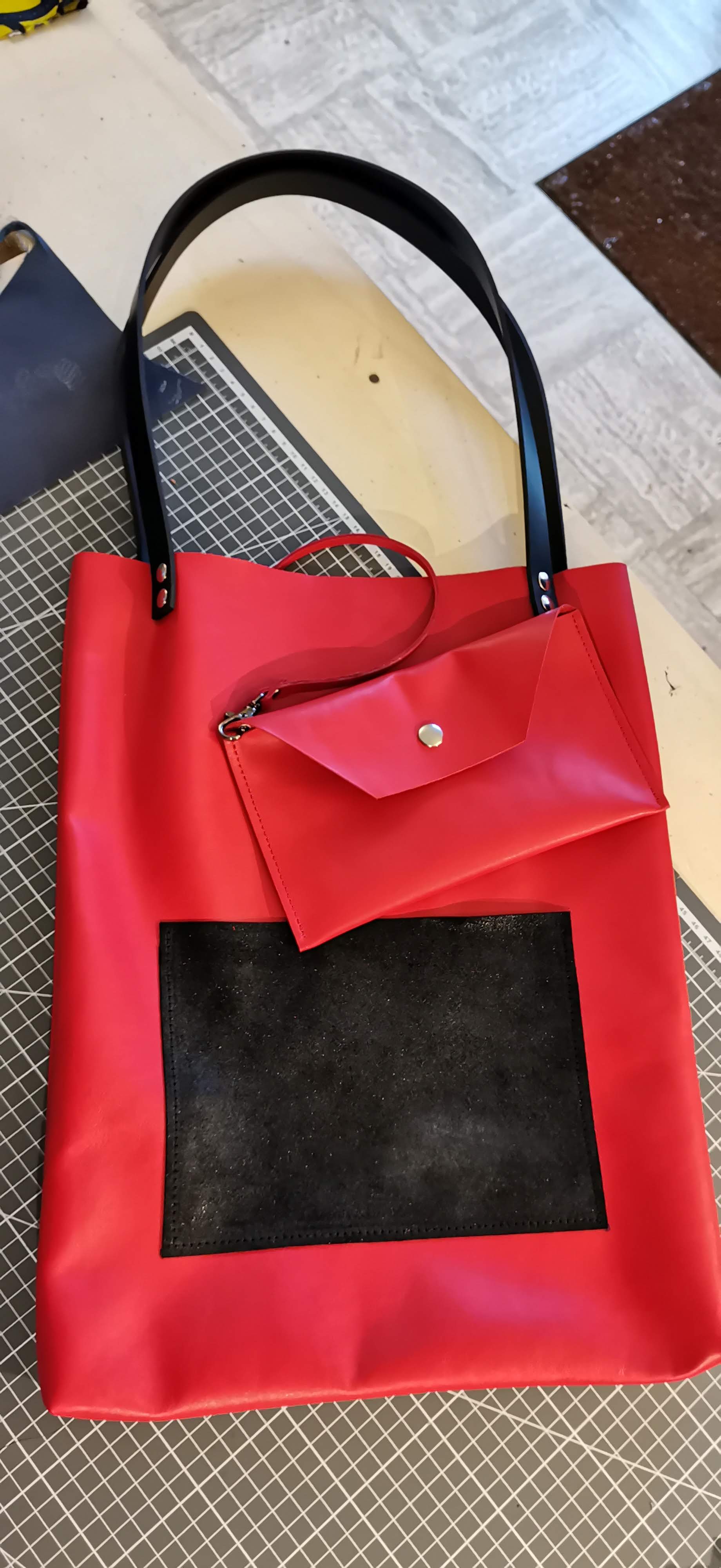 Confectionner votre cabas en cuir et sa pochette assortie