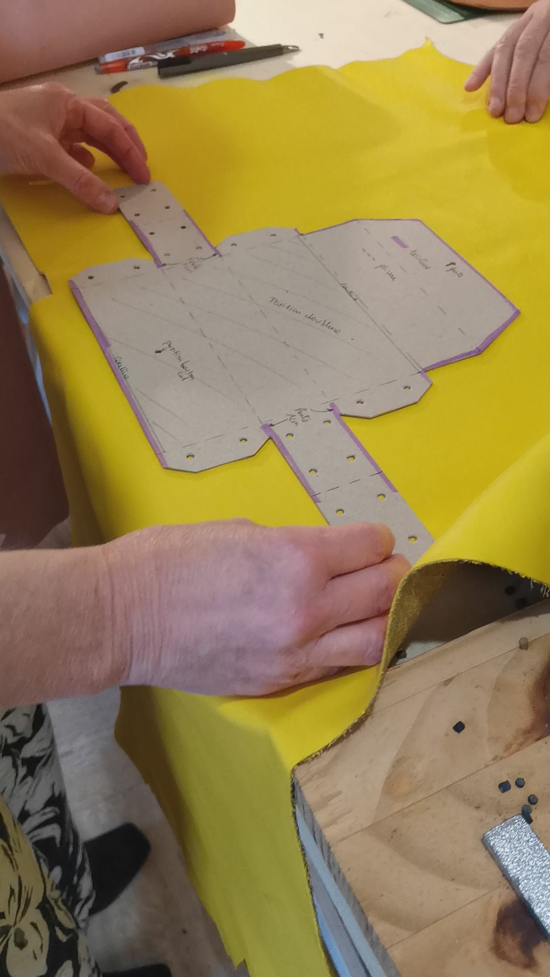 Fabriquer votre étui à lunettes en cuir